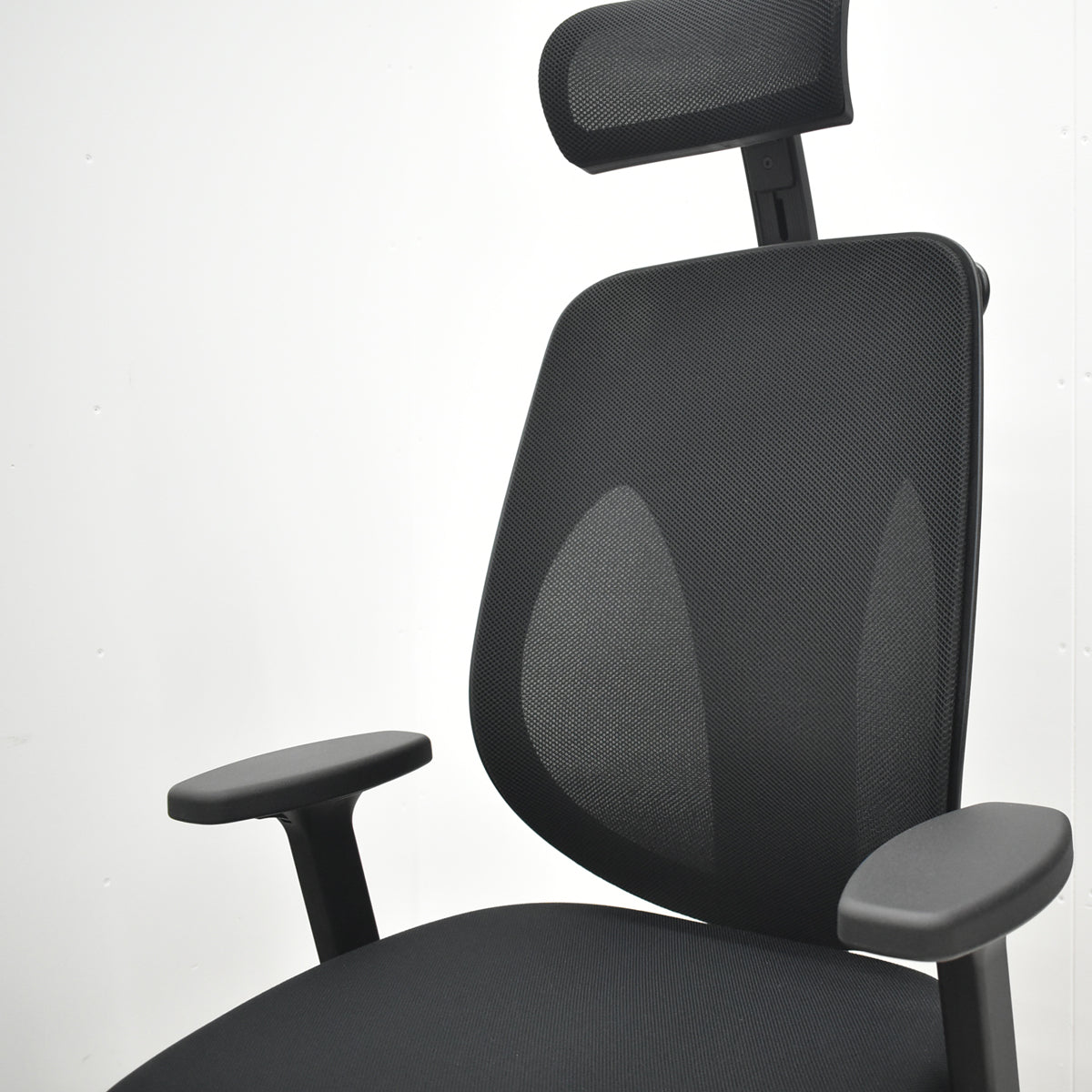 【中古】ジロフレックス　353シリーズ　ヘッドレスト　可動肘　ポリッシュ　ハンガー　ブラック　2026042203【中古オフィス家具】