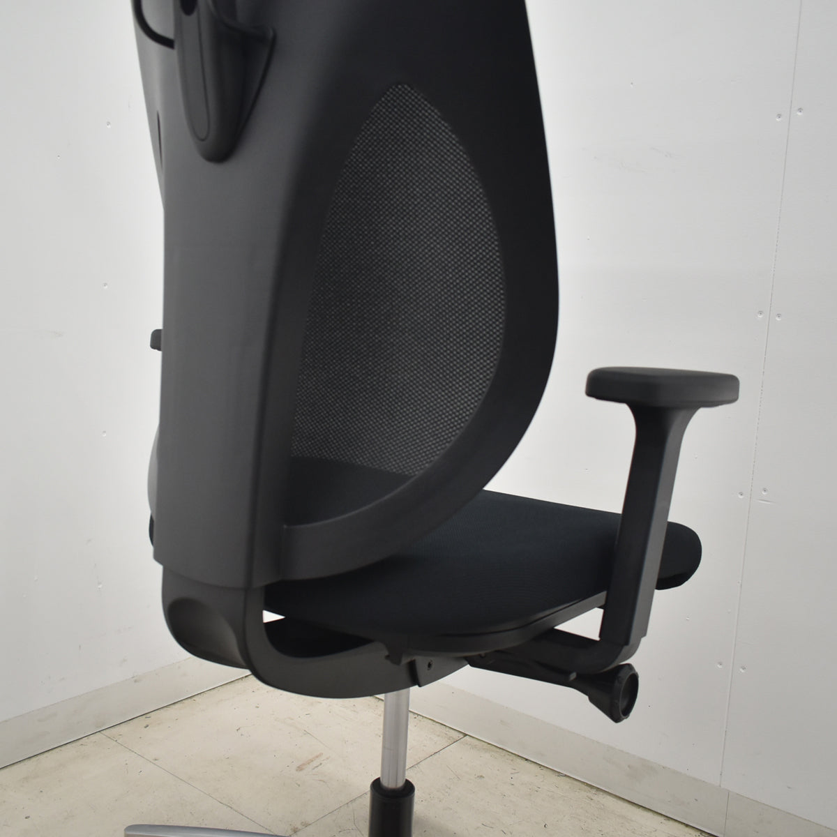 【中古】ジロフレックス　353シリーズ　ヘッドレスト　可動肘　ポリッシュ　ハンガー　ブラック　2026042203【中古オフィス家具】