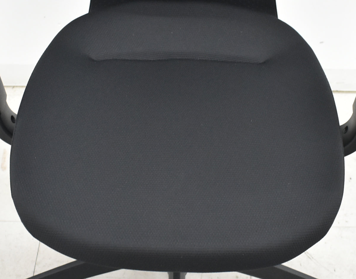 【中古】コクヨ　イング　バーチカルタイプ　可動肘　ハンガー　ブラック　2025年製　2026042205【中古オフィス家具】