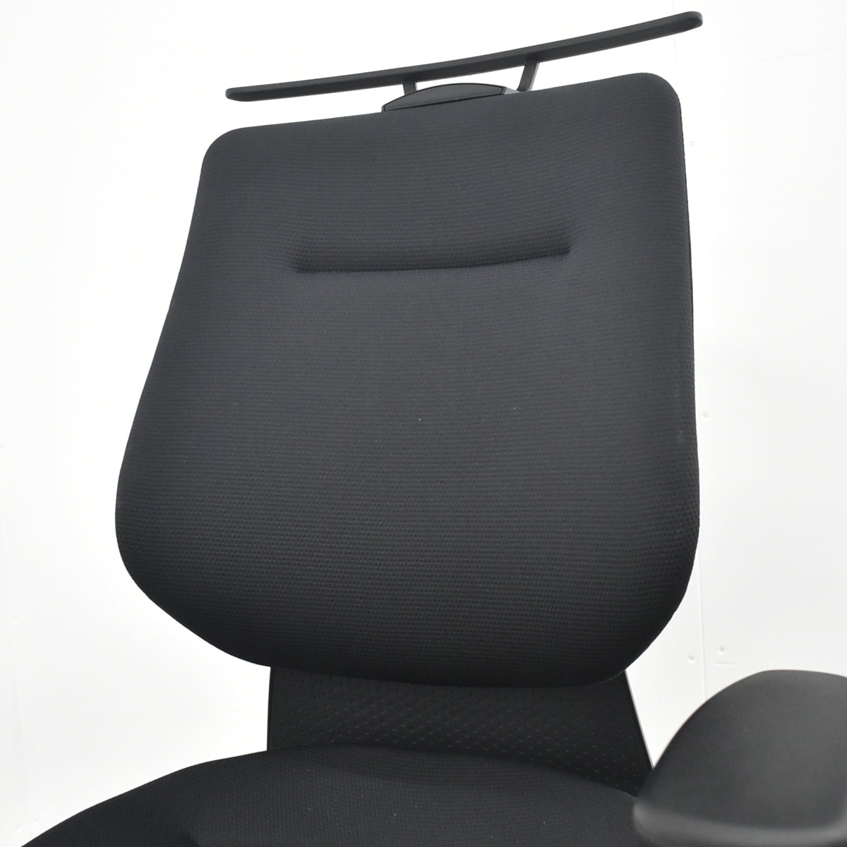 【中古】コクヨ　イング　バーチカルタイプ　可動肘　ハンガー　ブラック　2025年製　2026042205【中古オフィス家具】