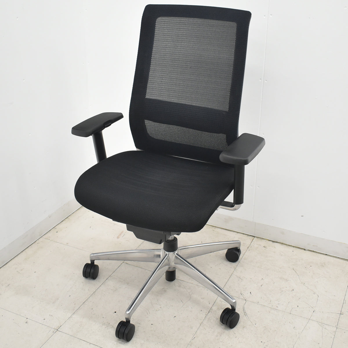 【中古】コクヨ　エアフォート　可動肘　エアランバーサポート　ポリッシュ　ブラック　2026042206【中古オフィス家具】