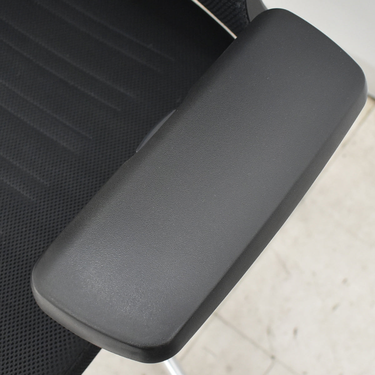 【中古】コクヨ　エアフォート　可動肘　エアランバーサポート　ポリッシュ　ブラック　2026042206【中古オフィス家具】