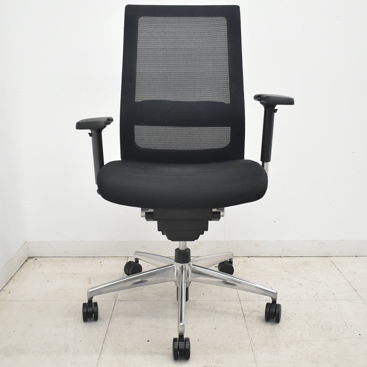 【中古】コクヨ　エアフォート　可動肘　エアランバーサポート　ポリッシュ　ブラック　2026042206【中古オフィス家具】