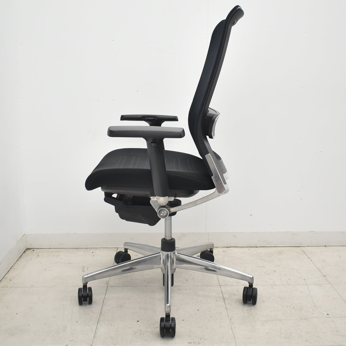 【中古】コクヨ　エアフォート　可動肘　エアランバーサポート　ポリッシュ　ブラック　2026042206【中古オフィス家具】