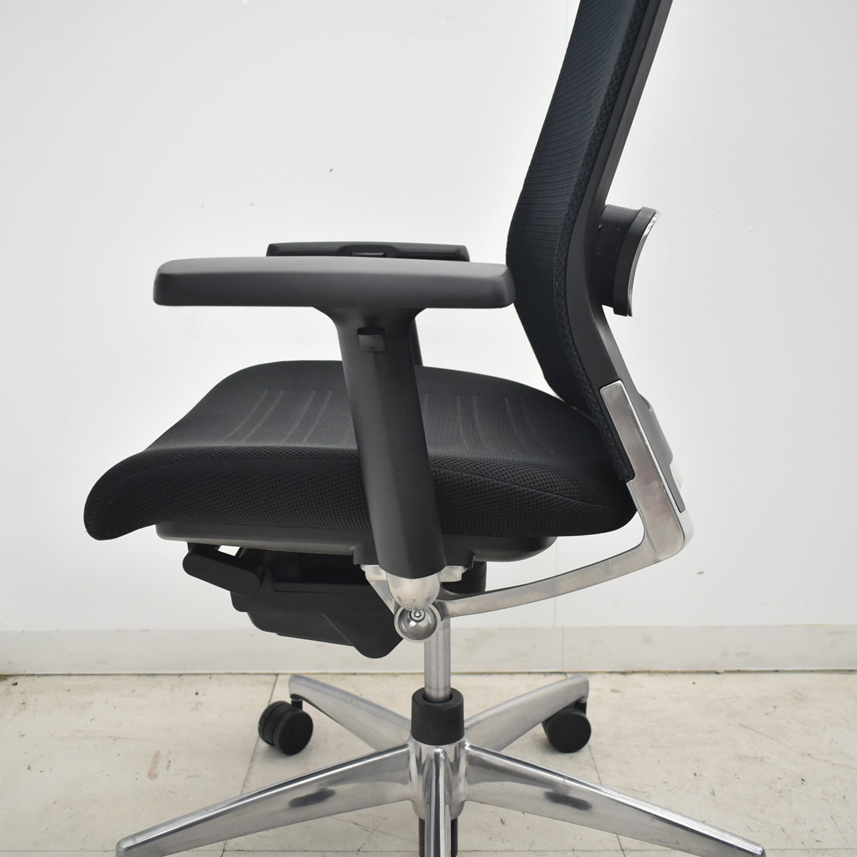 【中古】コクヨ　エアフォート　可動肘　エアランバーサポート　ポリッシュ　ブラック　2026042206【中古オフィス家具】