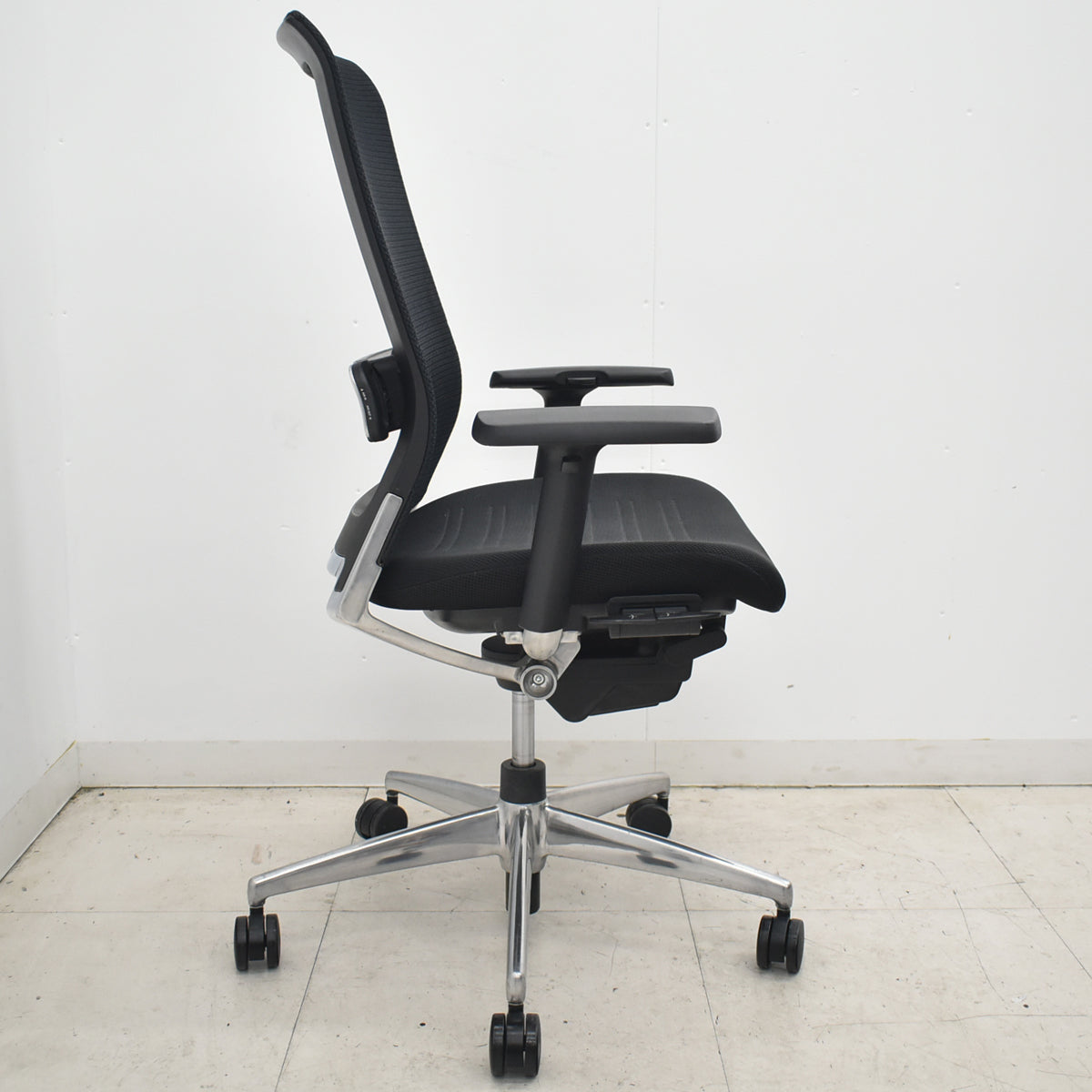 【中古】コクヨ　エアフォート　可動肘　エアランバーサポート　ポリッシュ　ブラック　2026042206【中古オフィス家具】