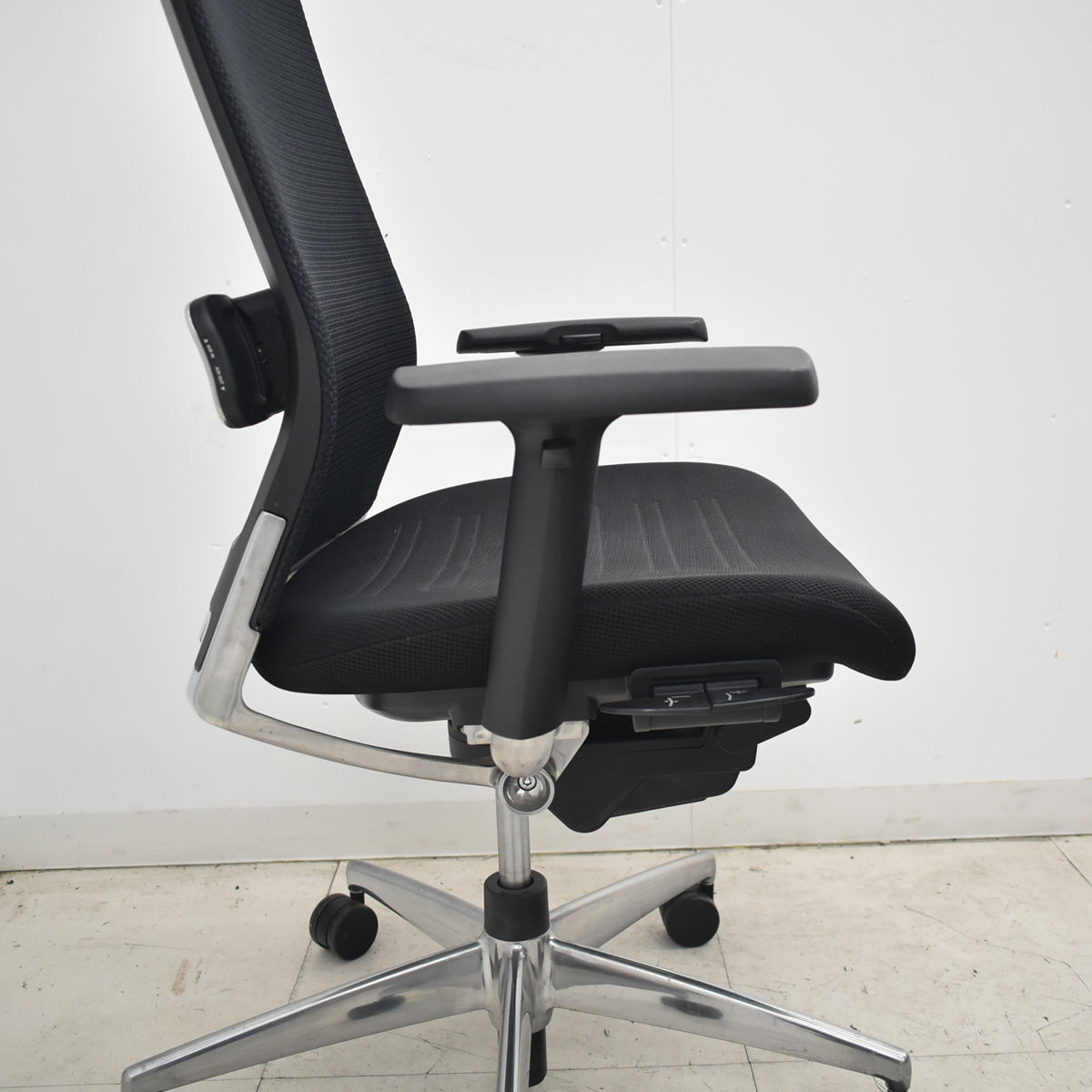 【中古】コクヨ　エアフォート　可動肘　エアランバーサポート　ポリッシュ　ブラック　2026042206【中古オフィス家具】