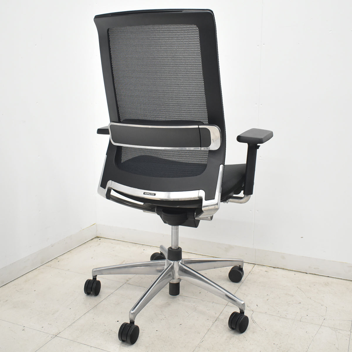 【中古】コクヨ　エアフォート　可動肘　エアランバーサポート　ポリッシュ　ブラック　2026042206【中古オフィス家具】