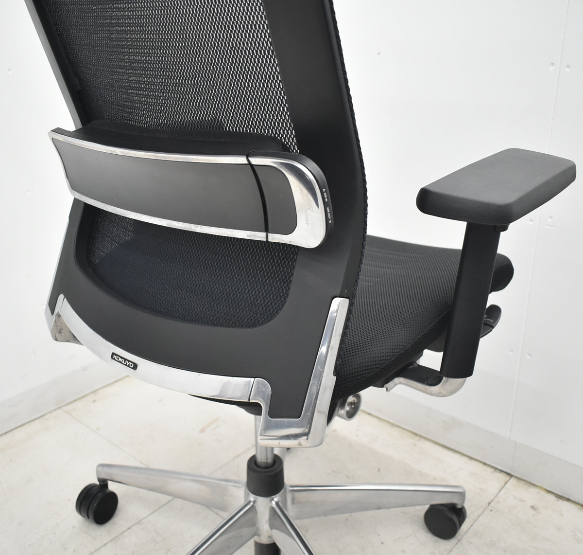 【中古】コクヨ　エアフォート　可動肘　エアランバーサポート　ポリッシュ　ブラック　2026042206【中古オフィス家具】