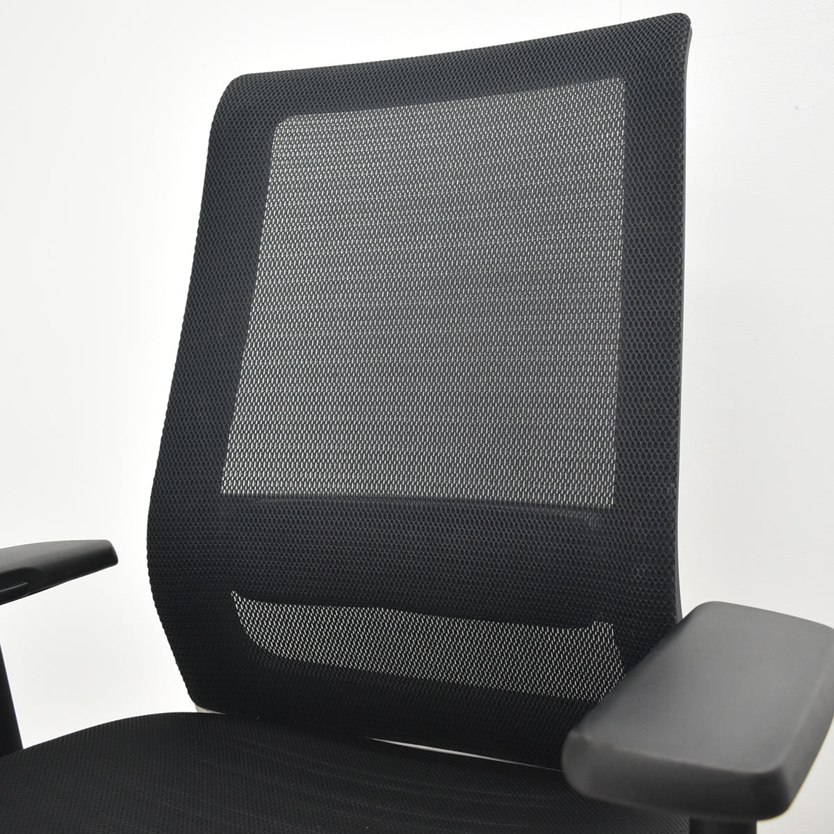 【中古】コクヨ　エアフォート　可動肘　エアランバーサポート　ポリッシュ　ブラック　2026042207【中古オフィス家具】