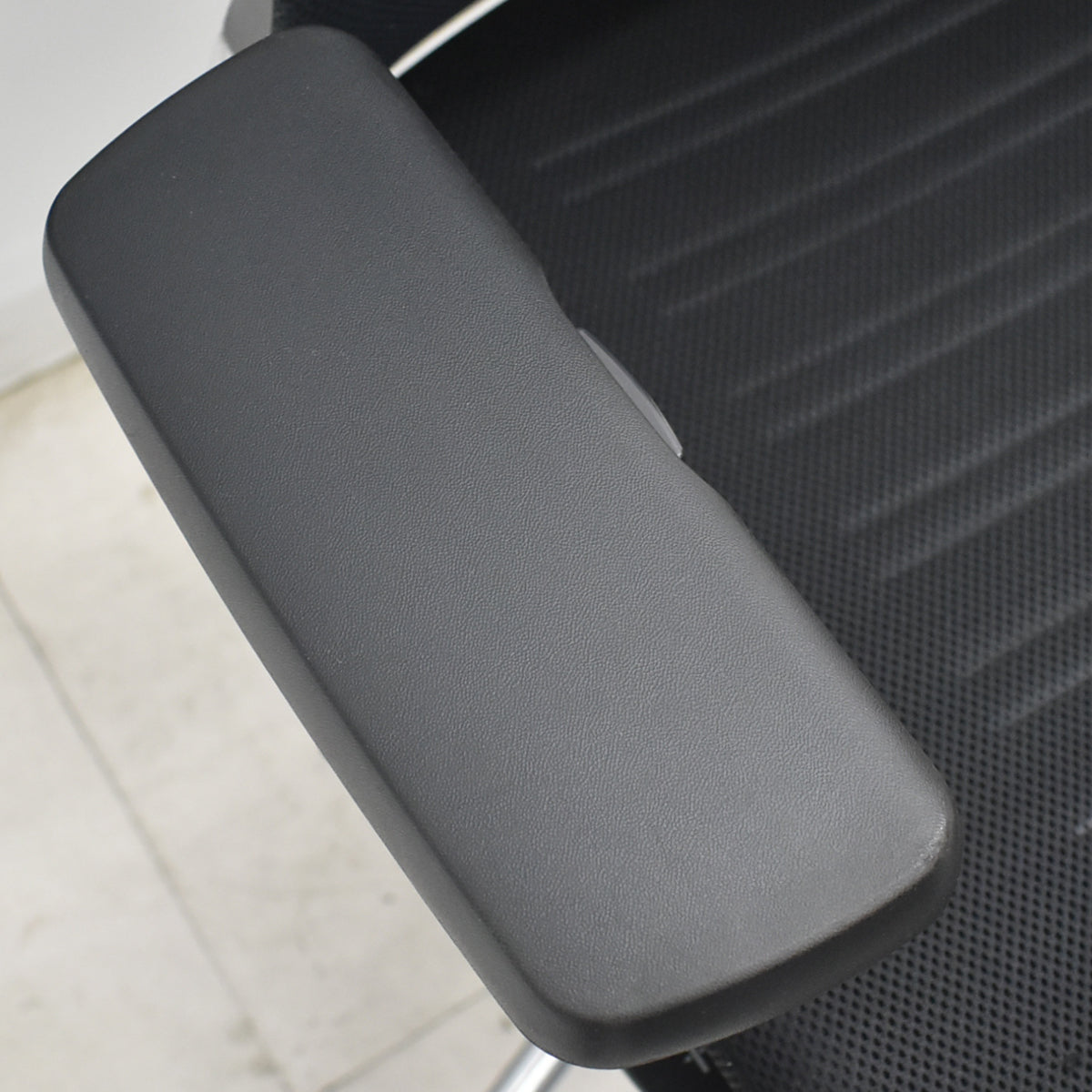 【中古】コクヨ　エアフォート　可動肘　エアランバーサポート　ポリッシュ　ブラック　2026042207【中古オフィス家具】