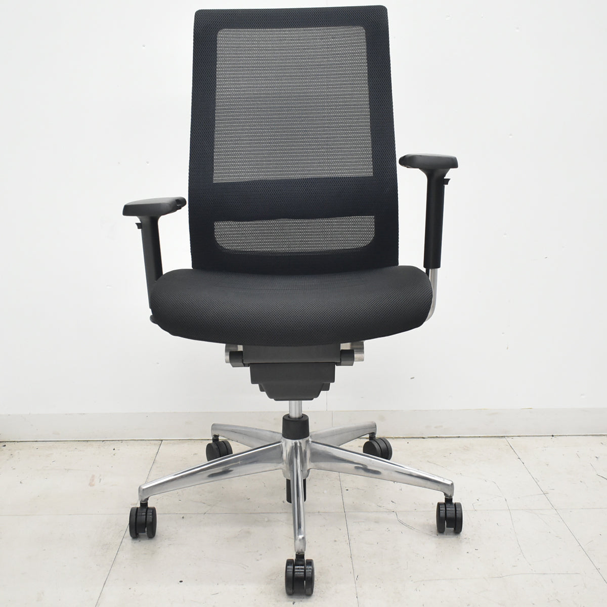 【中古】コクヨ　エアフォート　可動肘　エアランバーサポート　ポリッシュ　ブラック　2026042207【中古オフィス家具】