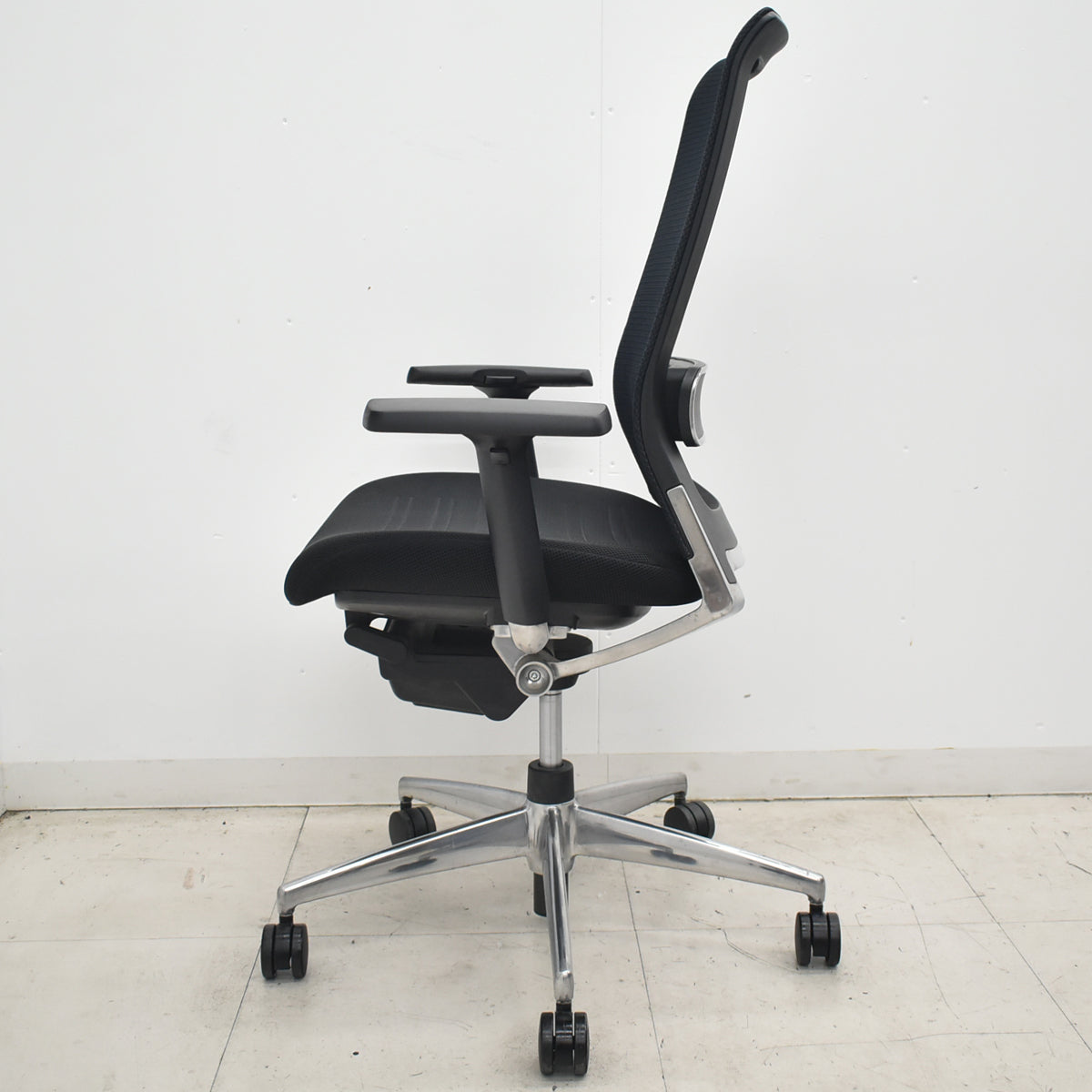 【中古】コクヨ　エアフォート　可動肘　エアランバーサポート　ポリッシュ　ブラック　2026042207【中古オフィス家具】