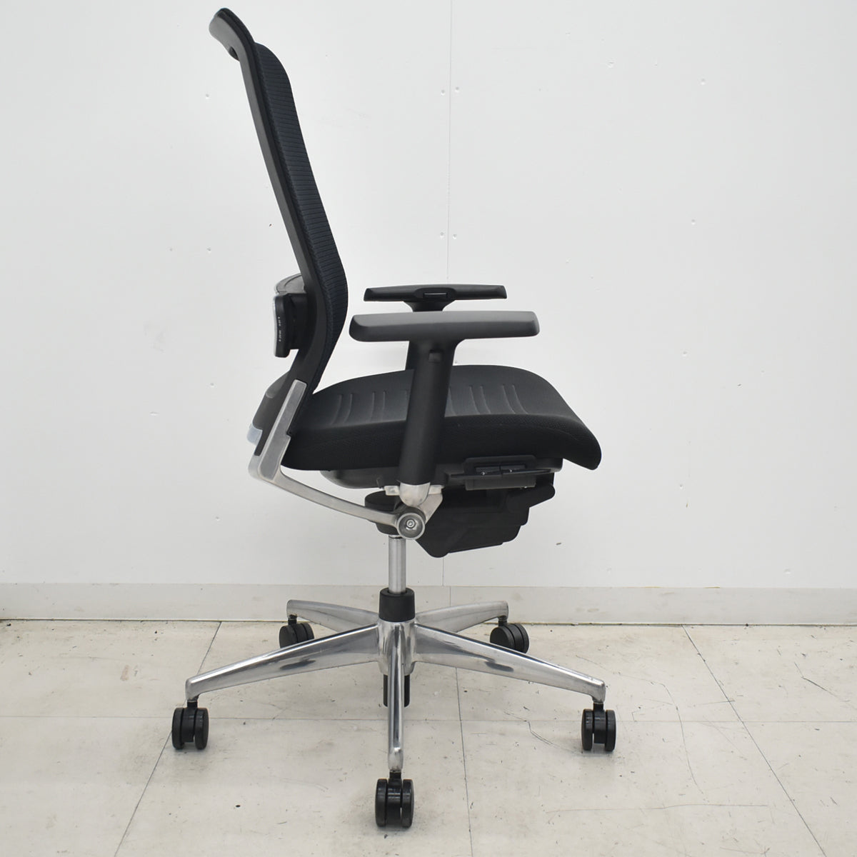 【中古】コクヨ　エアフォート　可動肘　エアランバーサポート　ポリッシュ　ブラック　2026042207【中古オフィス家具】