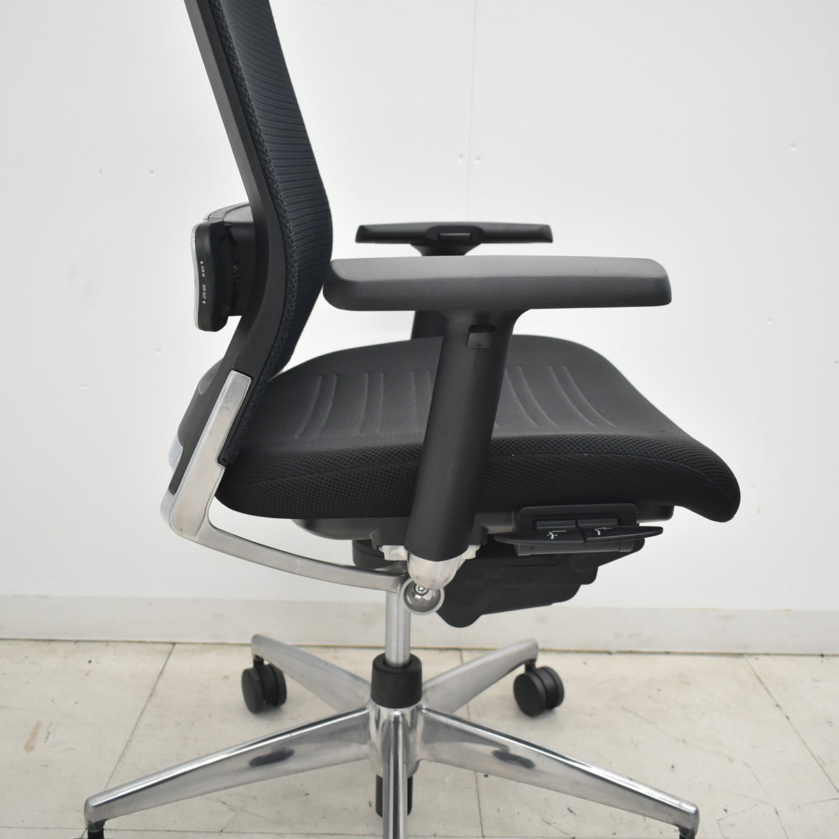 【中古】コクヨ　エアフォート　可動肘　エアランバーサポート　ポリッシュ　ブラック　2026042207【中古オフィス家具】