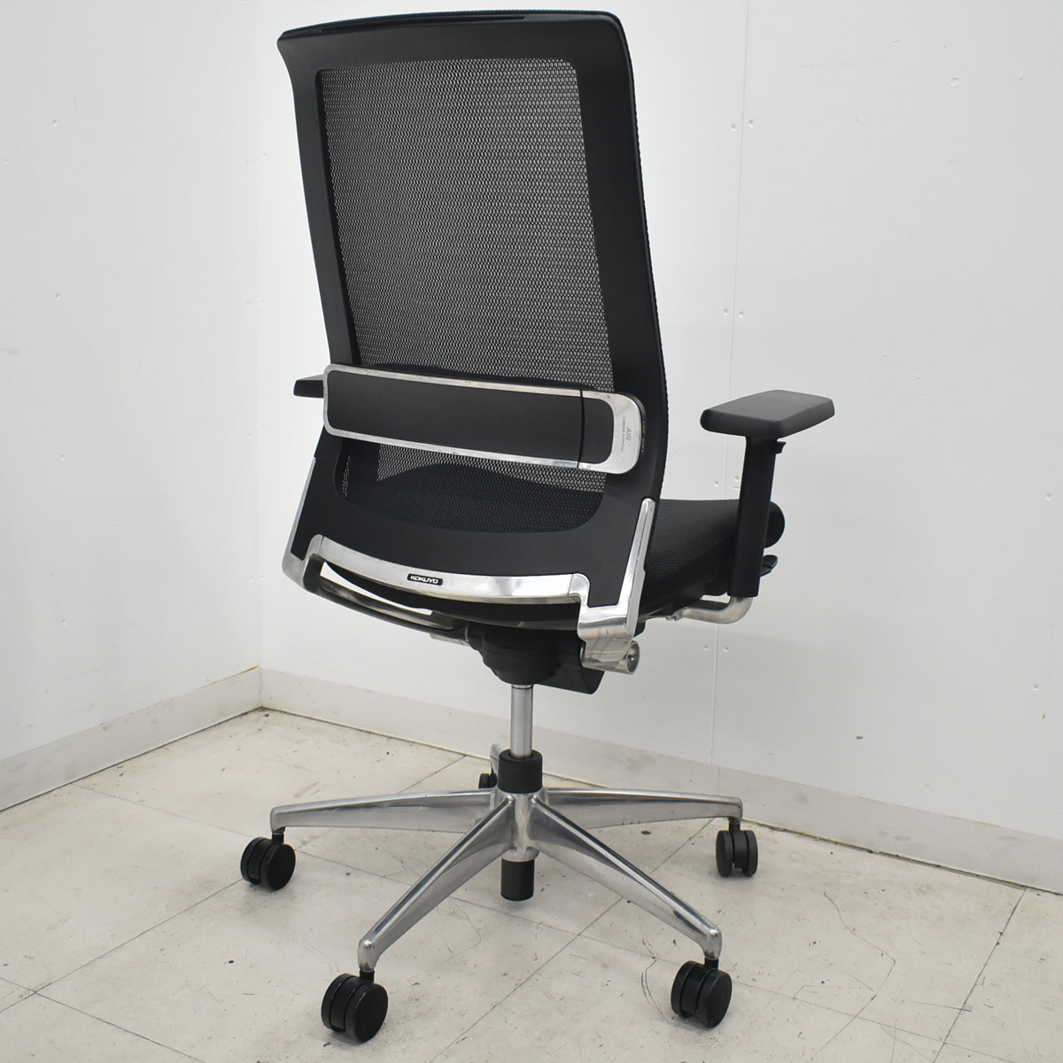 【中古】コクヨ　エアフォート　可動肘　エアランバーサポート　ポリッシュ　ブラック　2026042207【中古オフィス家具】