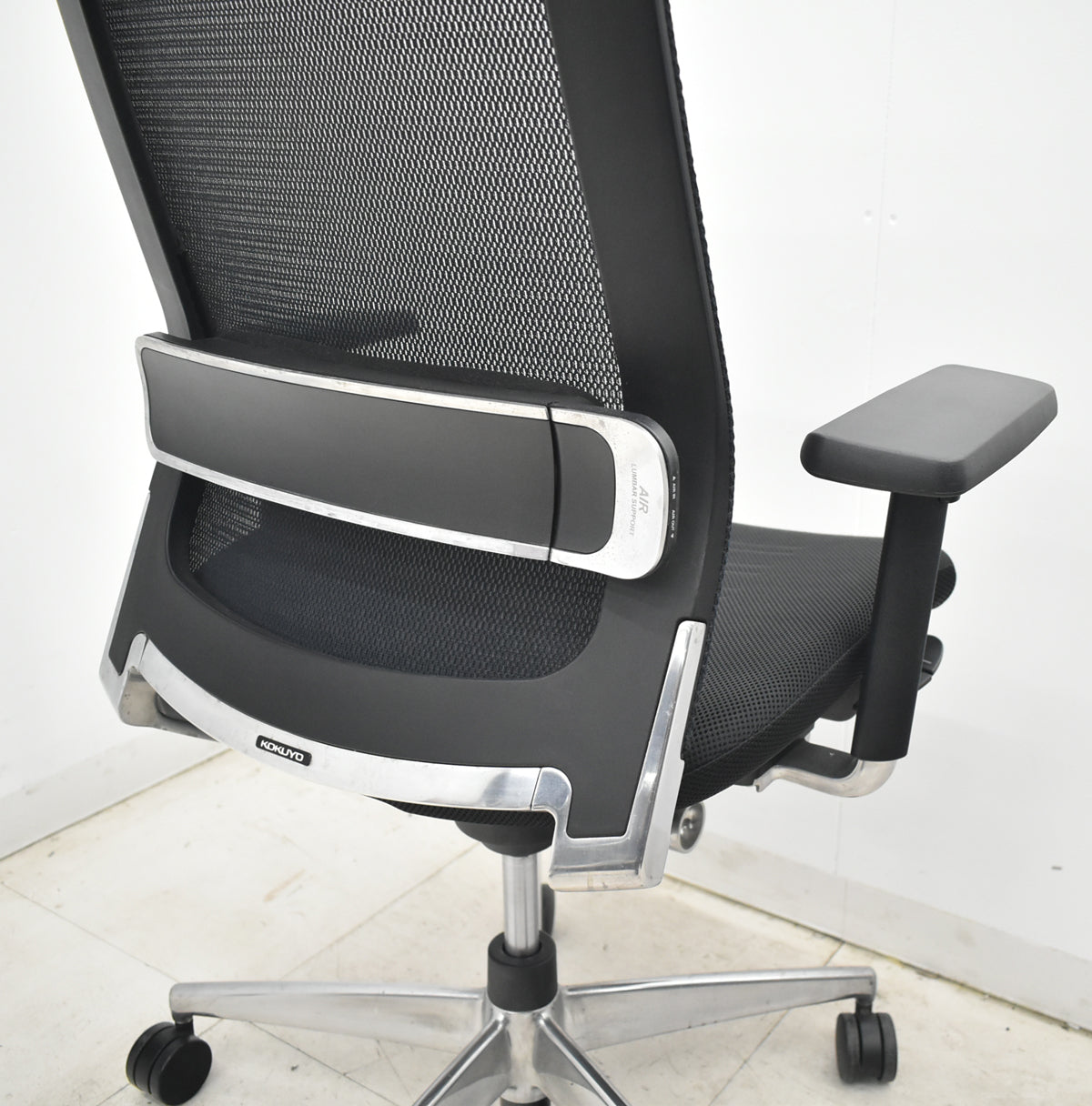 【中古】コクヨ　エアフォート　可動肘　エアランバーサポート　ポリッシュ　ブラック　2026042207【中古オフィス家具】