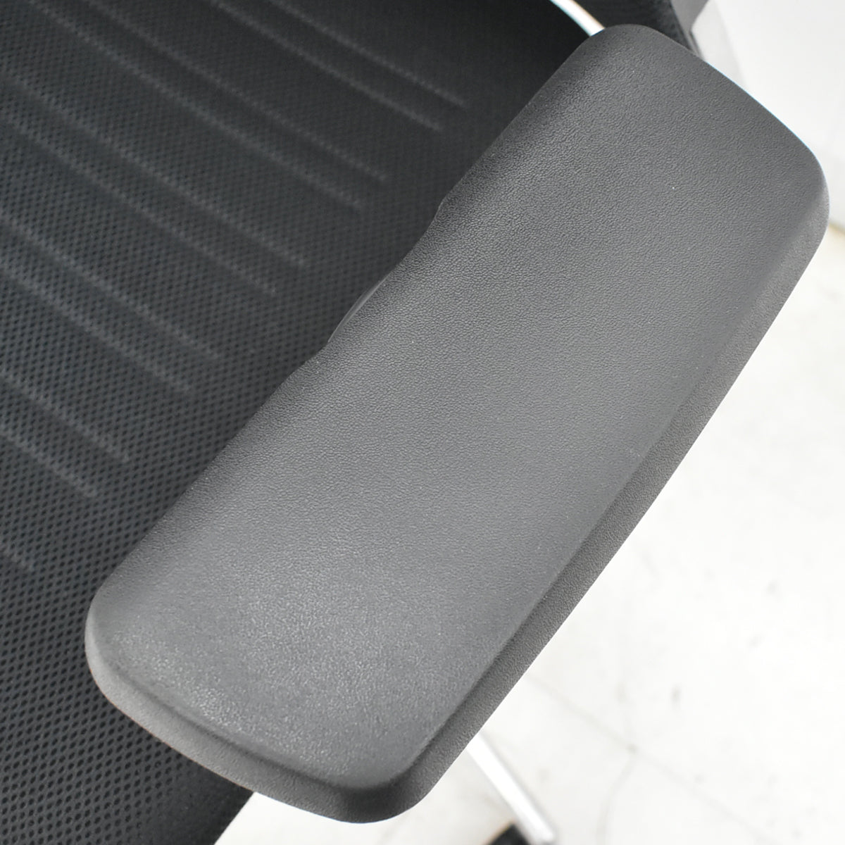 【中古】コクヨ　エアフォート　ヘッドレスト　可動肘　エアランバーサポート　ポリッシュ　ブラック　2026042301【中古オフィス家具】