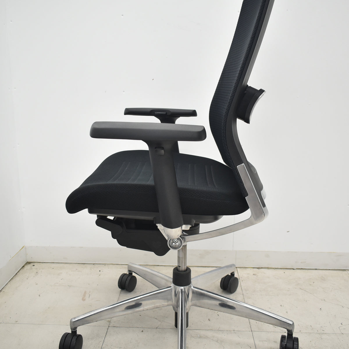 【中古】コクヨ　エアフォート　ヘッドレスト　可動肘　エアランバーサポート　ポリッシュ　ブラック　2026042301【中古オフィス家具】