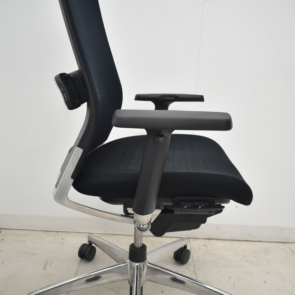 【中古】コクヨ　エアフォート　ヘッドレスト　可動肘　エアランバーサポート　ポリッシュ　ブラック　2026042301【中古オフィス家具】