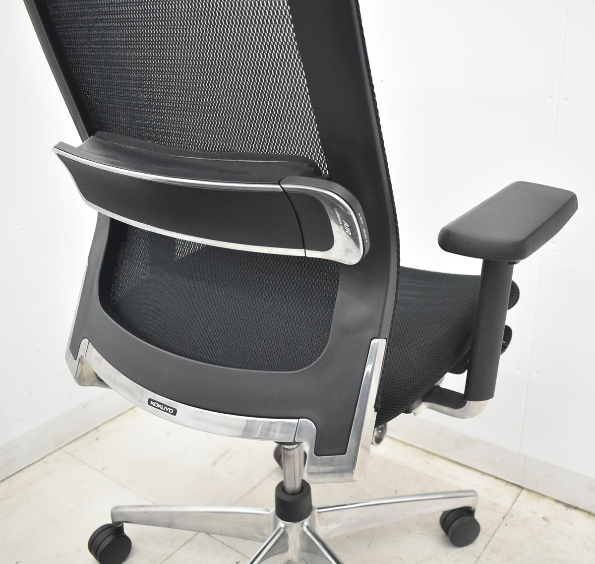 【中古】コクヨ　エアフォート　ヘッドレスト　可動肘　エアランバーサポート　ポリッシュ　ブラック　2026042301【中古オフィス家具】