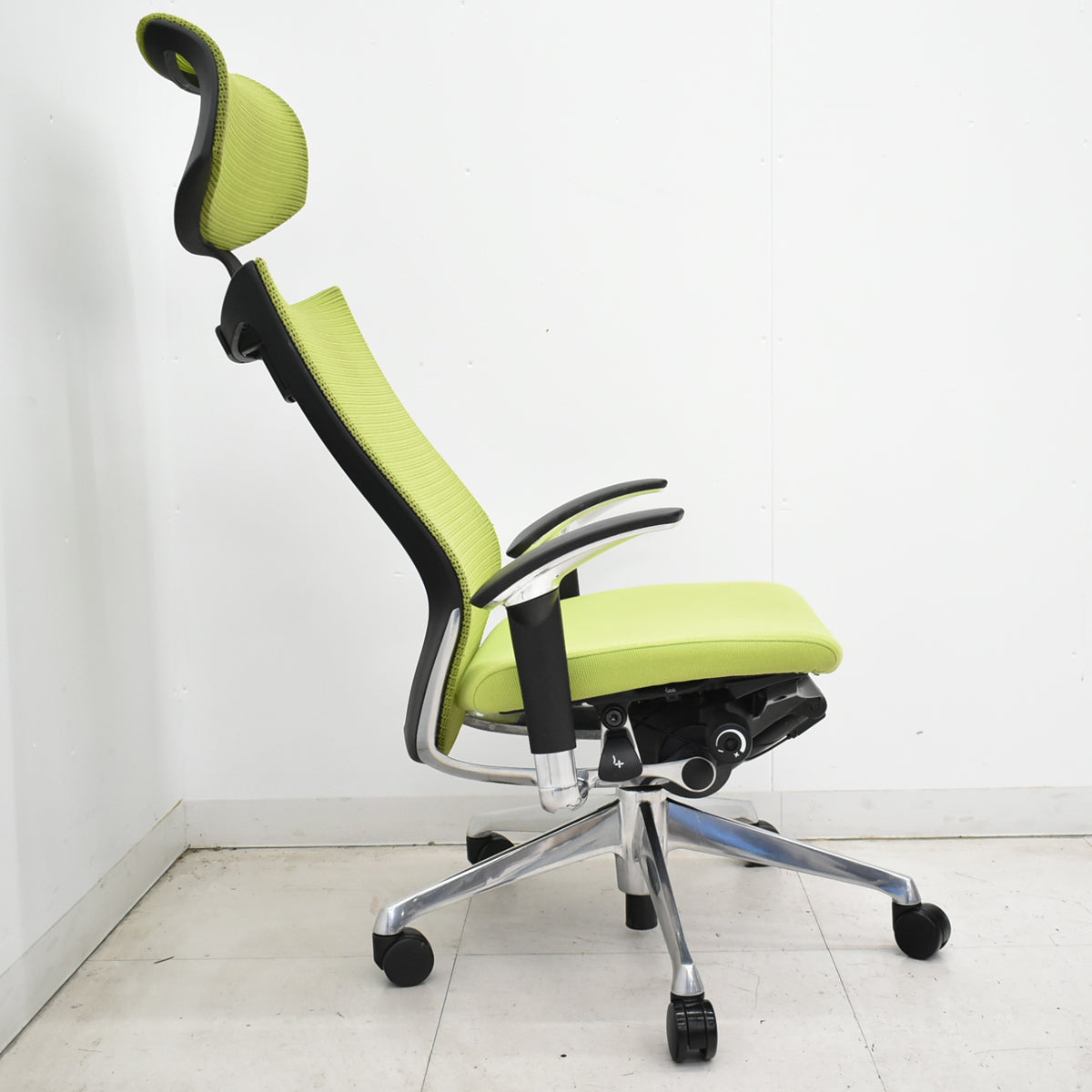 【中古】オカムラ　バロン　エクストラハイバック　可動肘　可動ヘッドレスト　ポリッシュ　ライムグリーン　2026050903【中古オフィス家具】