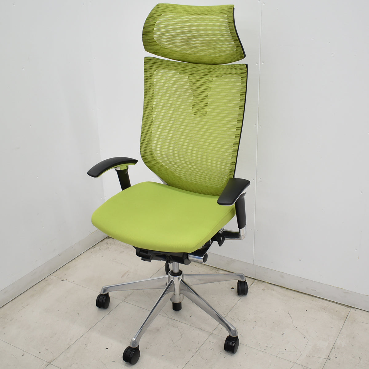 【中古】オカムラ　バロン　エクストラハイバック　可動肘　可動ヘッドレスト　ポリッシュ　ライムグリーン　2026050903【中古オフィス家具】