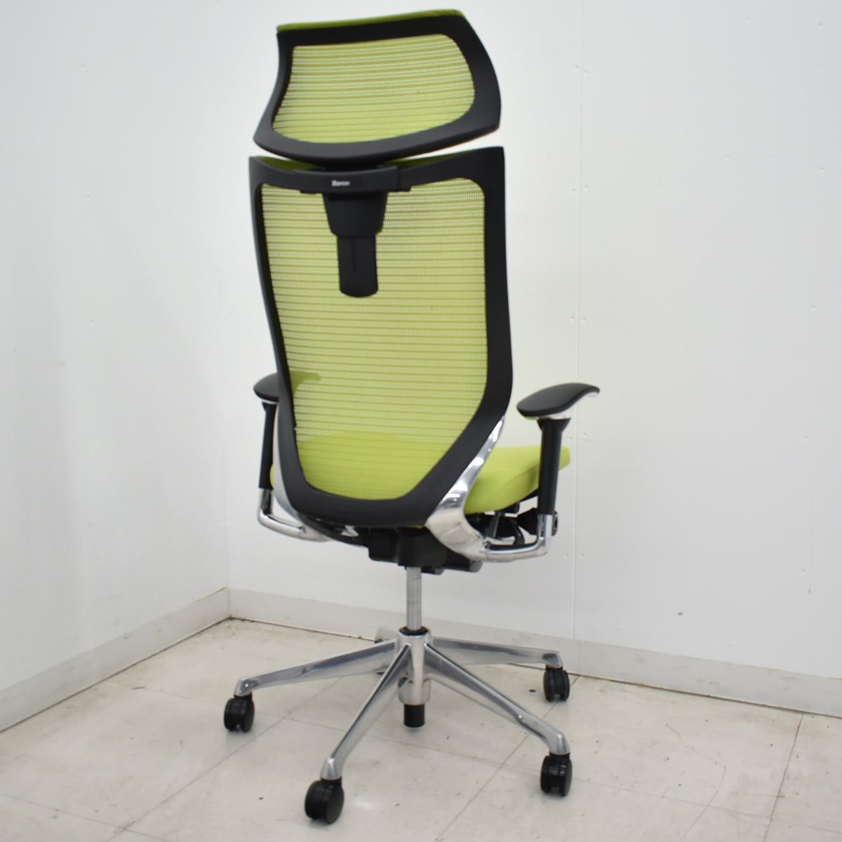 【中古】オカムラ　バロン　エクストラハイバック　可動肘　可動ヘッドレスト　ポリッシュ　ライムグリーン　2026050903【中古オフィス家具】