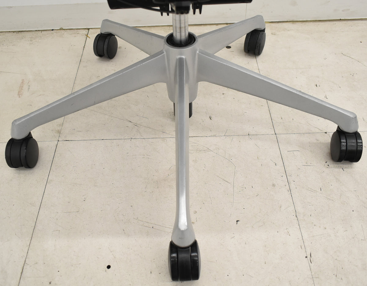 【中古】オカムラ　バロン　エクストラハイバック　可動肘　固定ヘッドレスト　ダークグリーン　肘パッド新品　2026050904【中古オフィス家具】