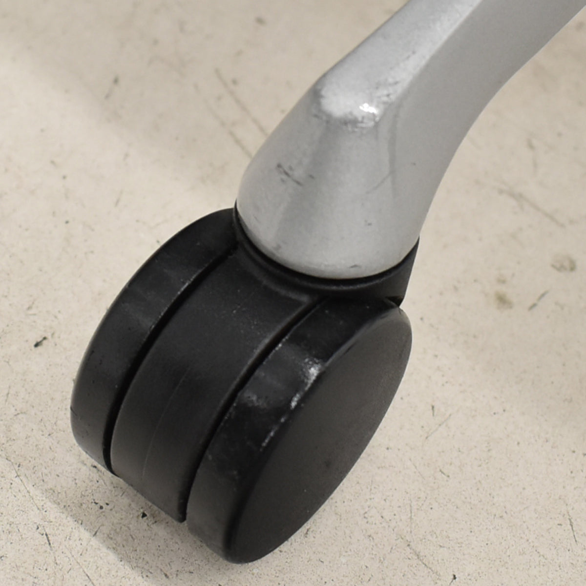 【中古】オカムラ　バロン　エクストラハイバック　可動肘　固定ヘッドレスト　ダークグリーン　肘パッド新品　2026050904【中古オフィス家具】