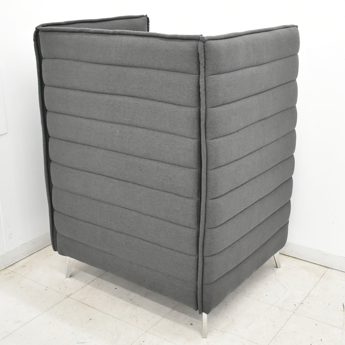 【中古】[持ち帰り限定品]ハイビス　ハイバックソファ　一人用ブースソファ　テーブル付　ダークグレー　幅920　2026051104【中古オフィス家具】