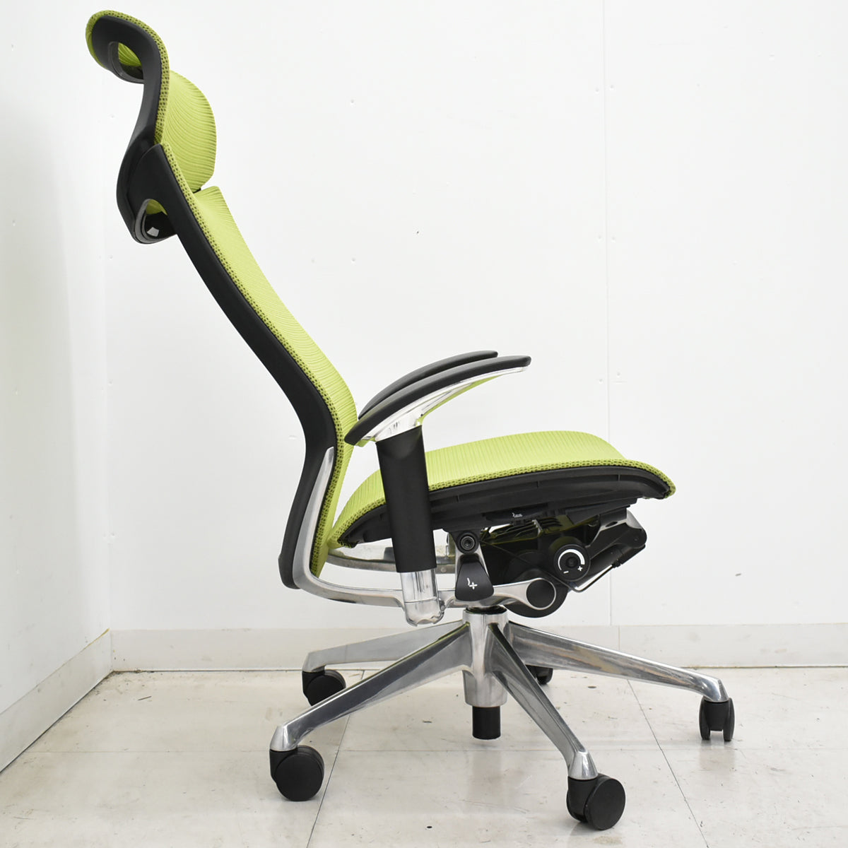 【中古】オカムラ　バロン　エクストラハイバック　可動肘　固定ヘッドレスト　ポリッシュ　ライムグリーン　2026051205【中古オフィス家具】