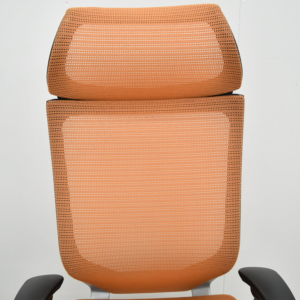 【中古】オカムラ　バロン　エクストラハイバック　可動肘　固定ヘッドレスト　シルバー脚　オレンジ　2026051302【中古オフィス家具】