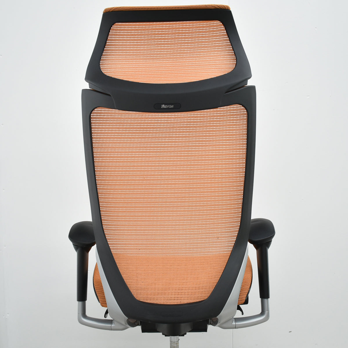 【中古】オカムラ　バロン　エクストラハイバック　可動肘　固定ヘッドレスト　シルバー脚　オレンジ　2026051302【中古オフィス家具】