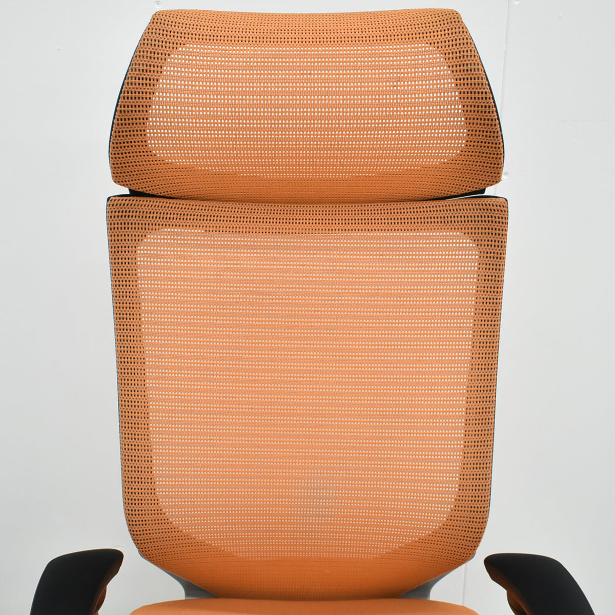 【中古】オカムラ　バロン　エクストラハイバック　可動肘　固定ヘッドレスト　シルバー脚　オレンジ　2026051303【中古オフィス家具】