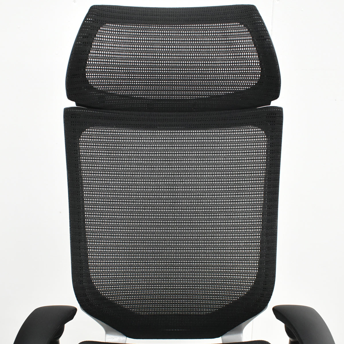 【中古】オカムラ　バロン　エクストラハイバック　可動肘　固定ヘッドレスト　シルバー脚　ブラック　2026051304【中古オフィス家具】