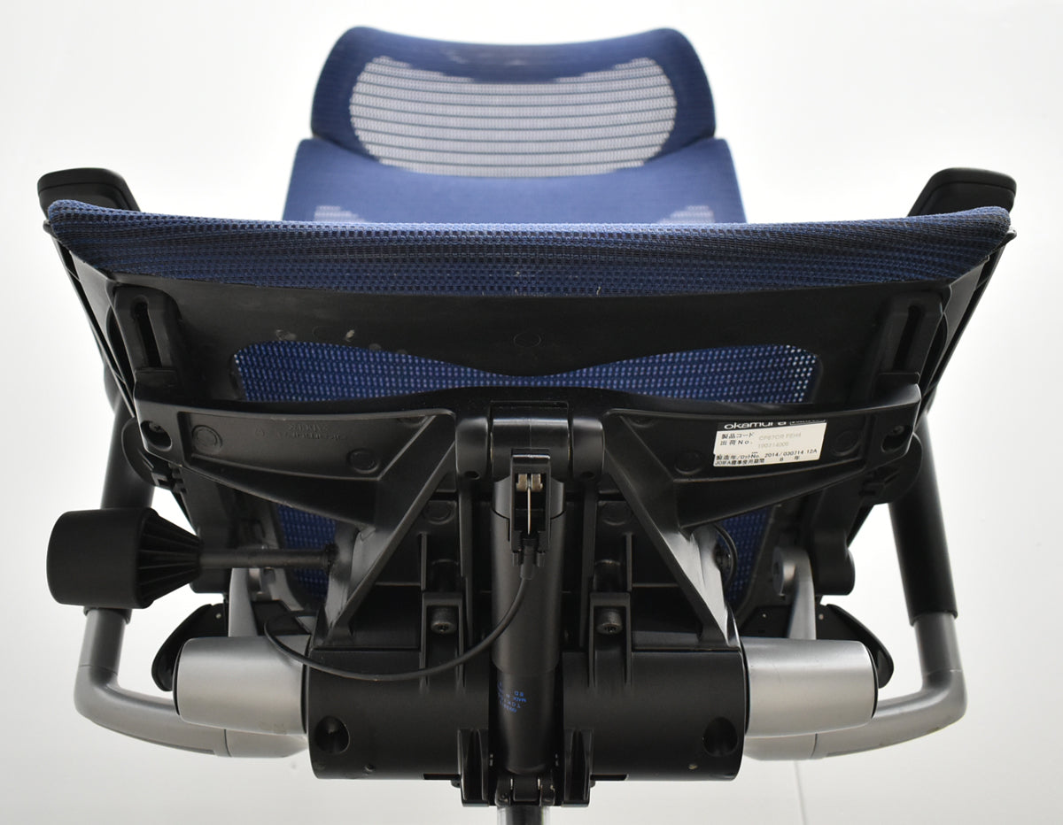 【中古】オカムラ　バロン　エクストラハイバック　可動肘　固定ヘッドレスト　シルバー脚　ミディアムブルー　2026051305【中古オフィス家具】