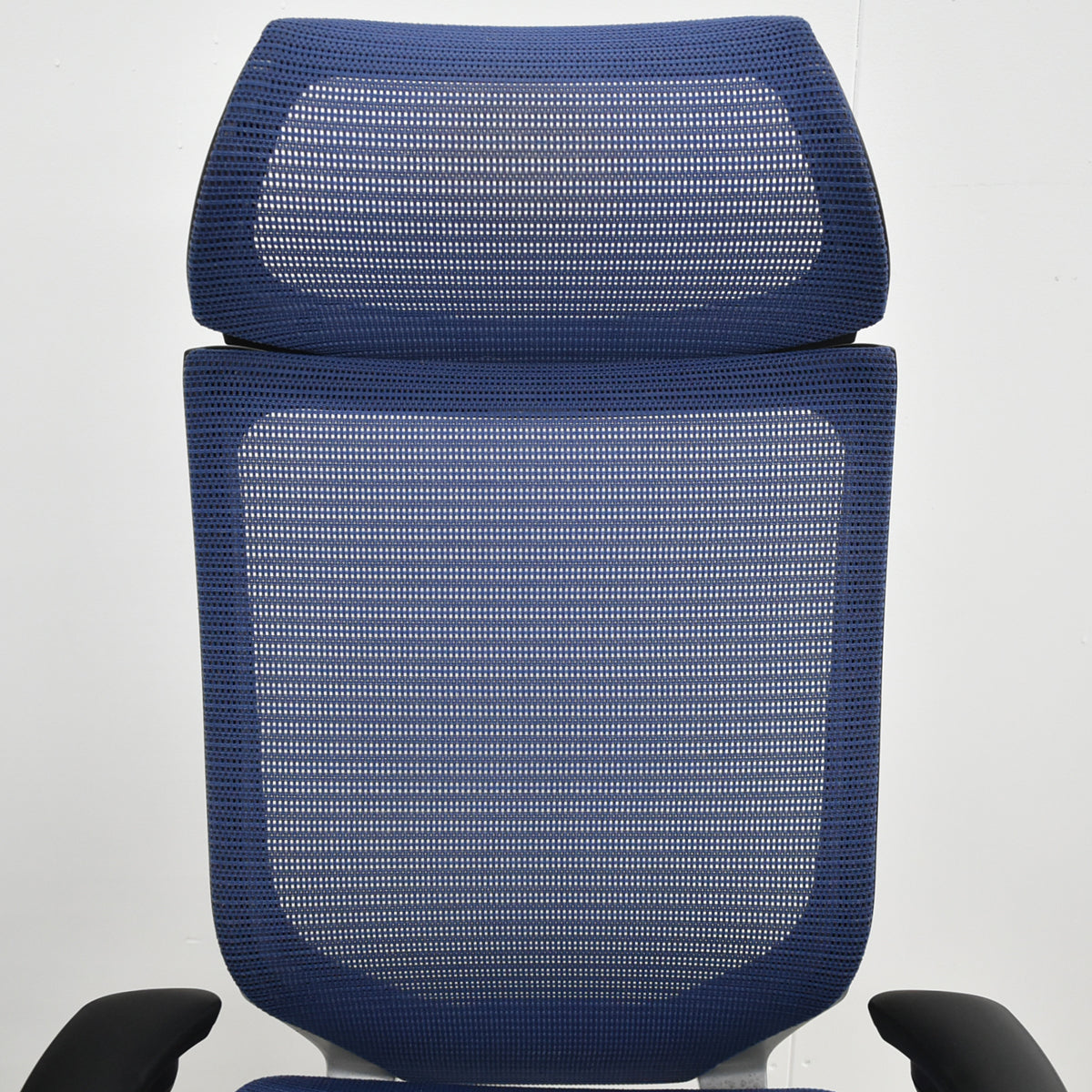 【中古】オカムラ　バロン　エクストラハイバック　可動肘　固定ヘッドレスト　シルバー脚　ミディアムブルー　2026051305【中古オフィス家具】