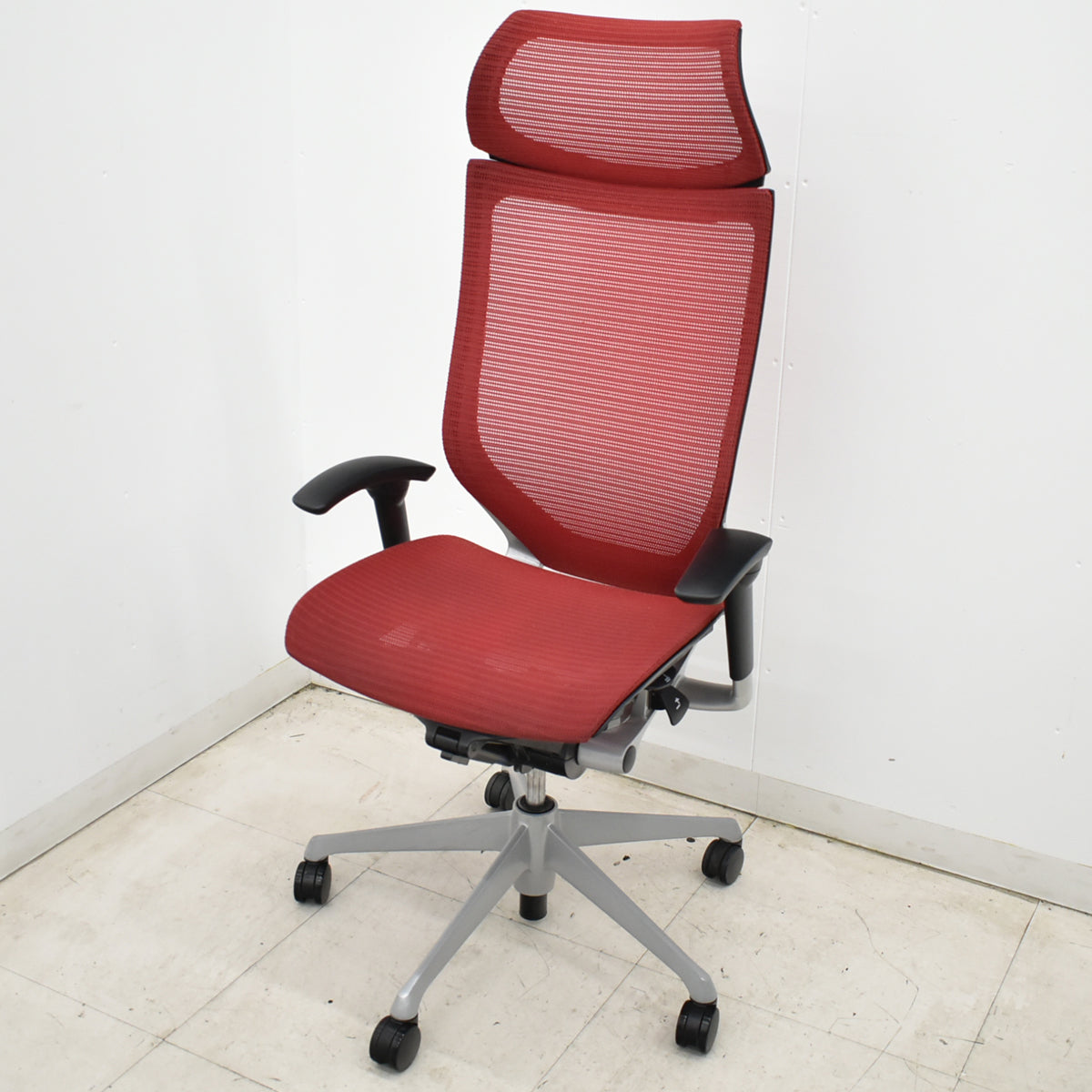 【中古】オカムラ　バロン　エクストラハイバック　可動肘　固定ヘッドレスト　シルバー脚　レッド　2026051404【中古オフィス家具】