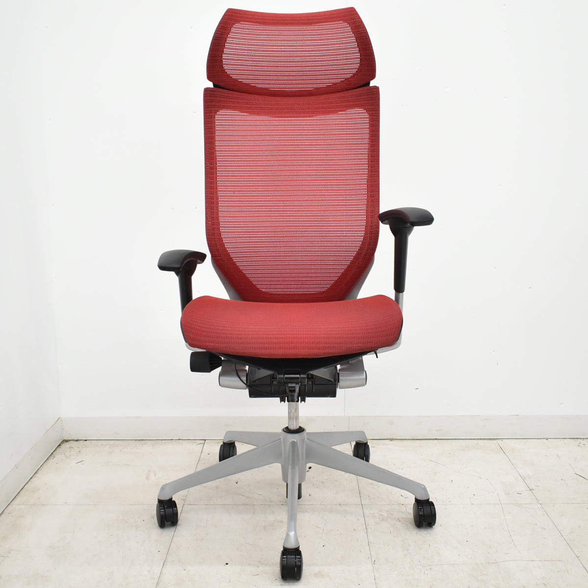 【中古】オカムラ　バロン　エクストラハイバック　可動肘　固定ヘッドレスト　シルバー脚　レッド　2026051404【中古オフィス家具】