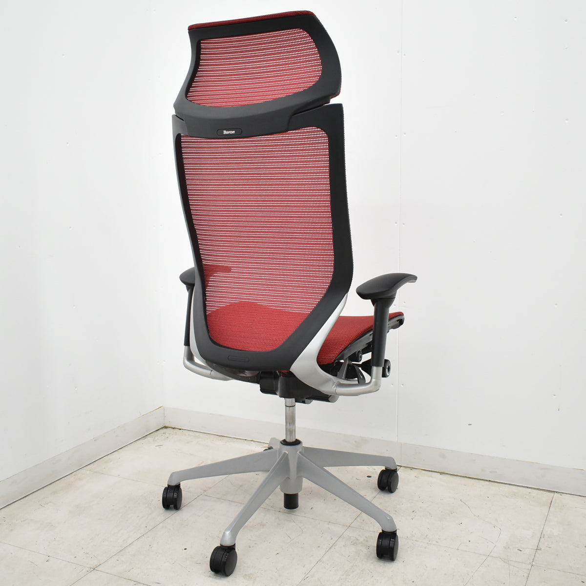【中古】オカムラ　バロン　エクストラハイバック　可動肘　固定ヘッドレスト　シルバー脚　レッド　2026051404【中古オフィス家具】