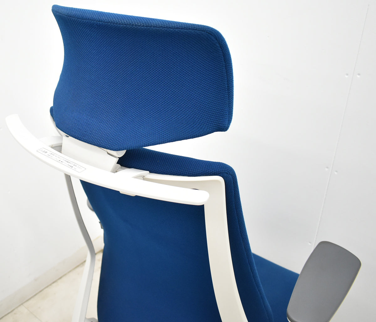 【中古】コクヨ　デュオラ　エクストラハイバック　可動ヘッドレスト　可動肘（クランクスライドアーム）ハンガー　ネイビー　2026051501【中古オフィス家具】