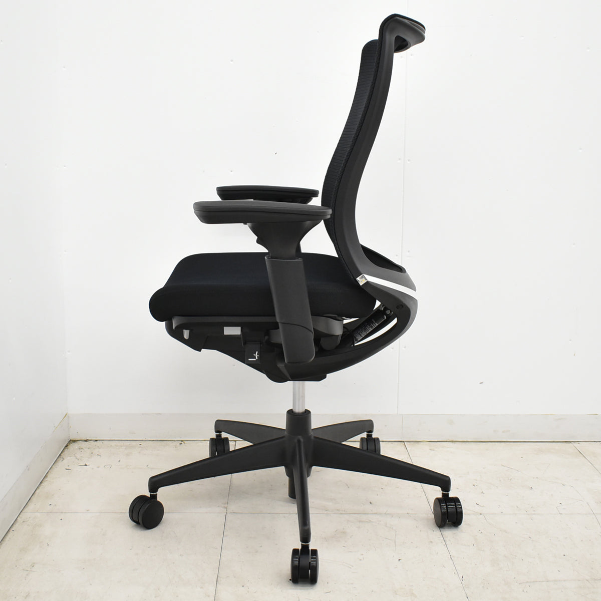 【中古】コクヨ　ベゼル　可動肘（クランクスライドアーム）ブラック　2026052003 【中古オフィス家具】