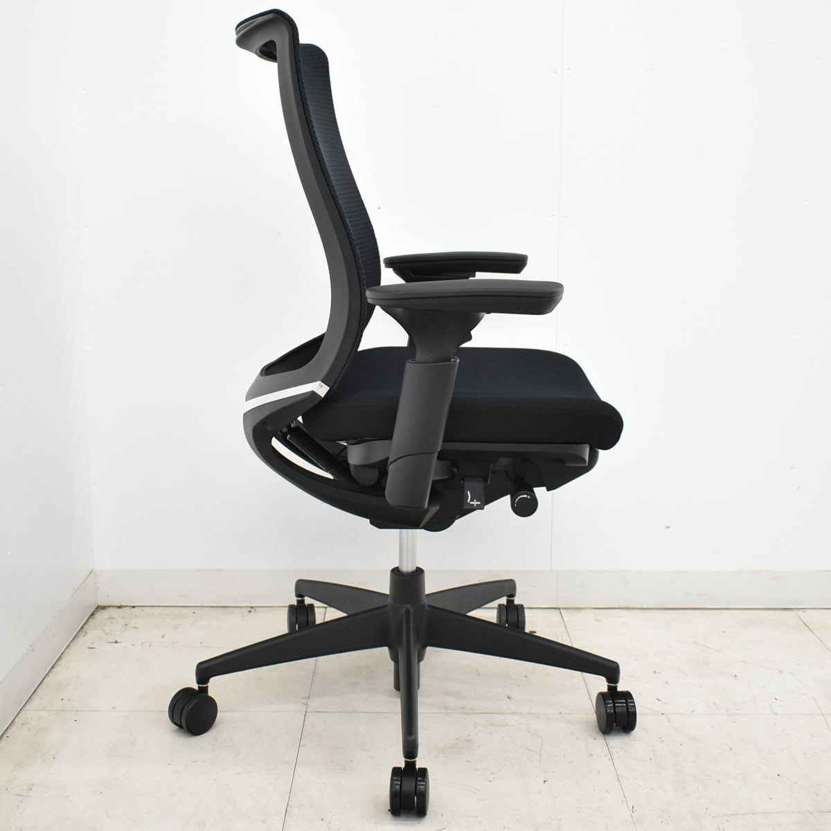 【中古】コクヨ　ベゼル　可動肘（クランクスライドアーム）ブラック　2026052003 【中古オフィス家具】