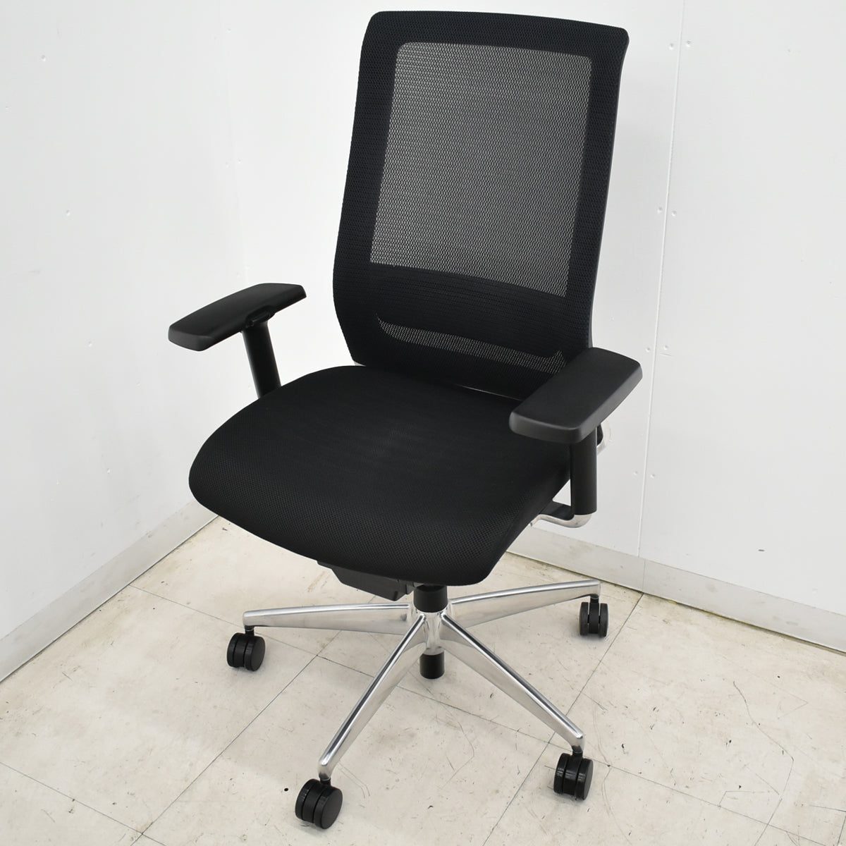 【中古】コクヨ　エアフォート　可動肘　エアランバーサポート　ポリッシュ　ブラック　2026052004【中古オフィス家具】