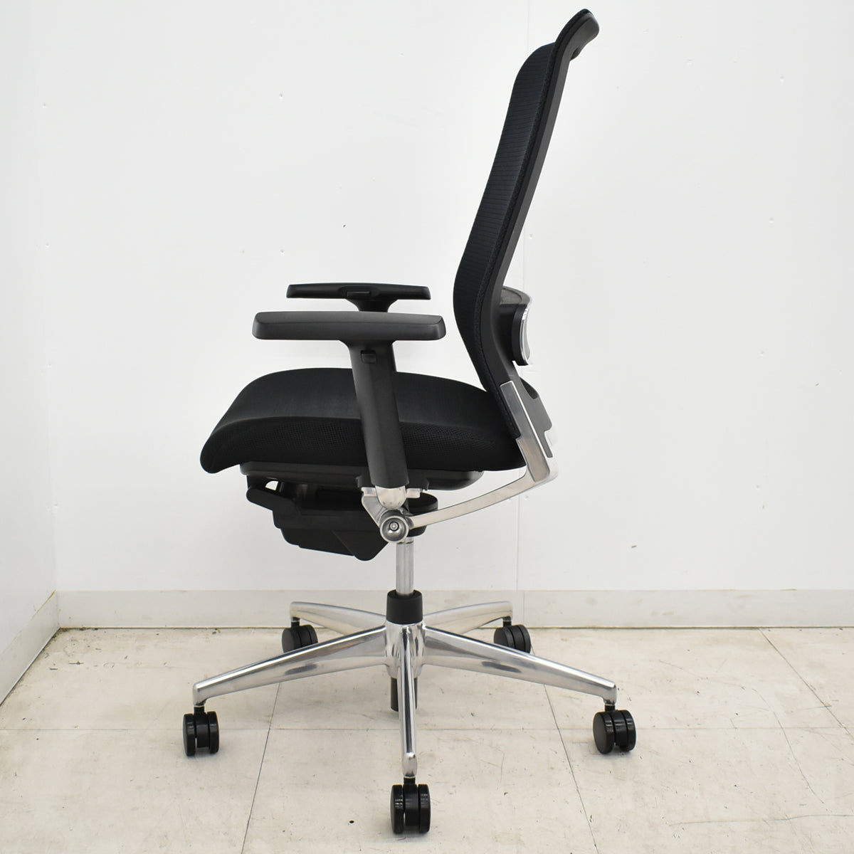 【中古】コクヨ　エアフォート　可動肘　エアランバーサポート　ポリッシュ　ブラック　2026052004【中古オフィス家具】