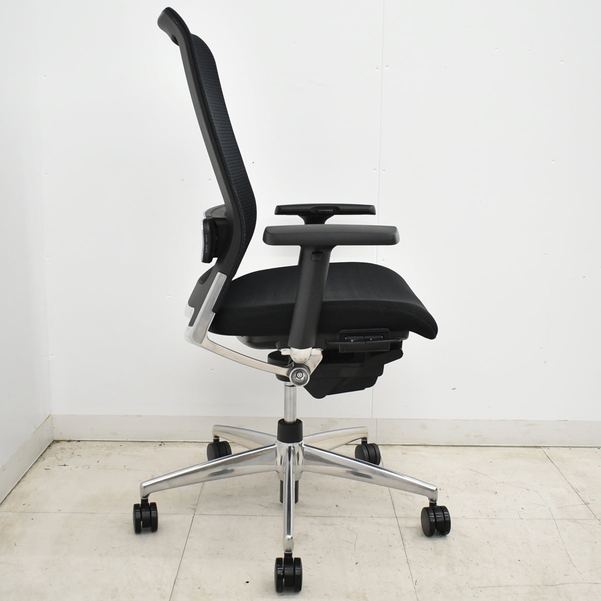 【中古】コクヨ　エアフォート　可動肘　エアランバーサポート　ポリッシュ　ブラック　2026052004【中古オフィス家具】