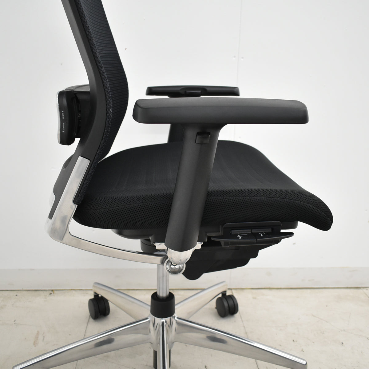 【中古】コクヨ　エアフォート　可動肘　エアランバーサポート　ポリッシュ　ブラック　2026052004【中古オフィス家具】