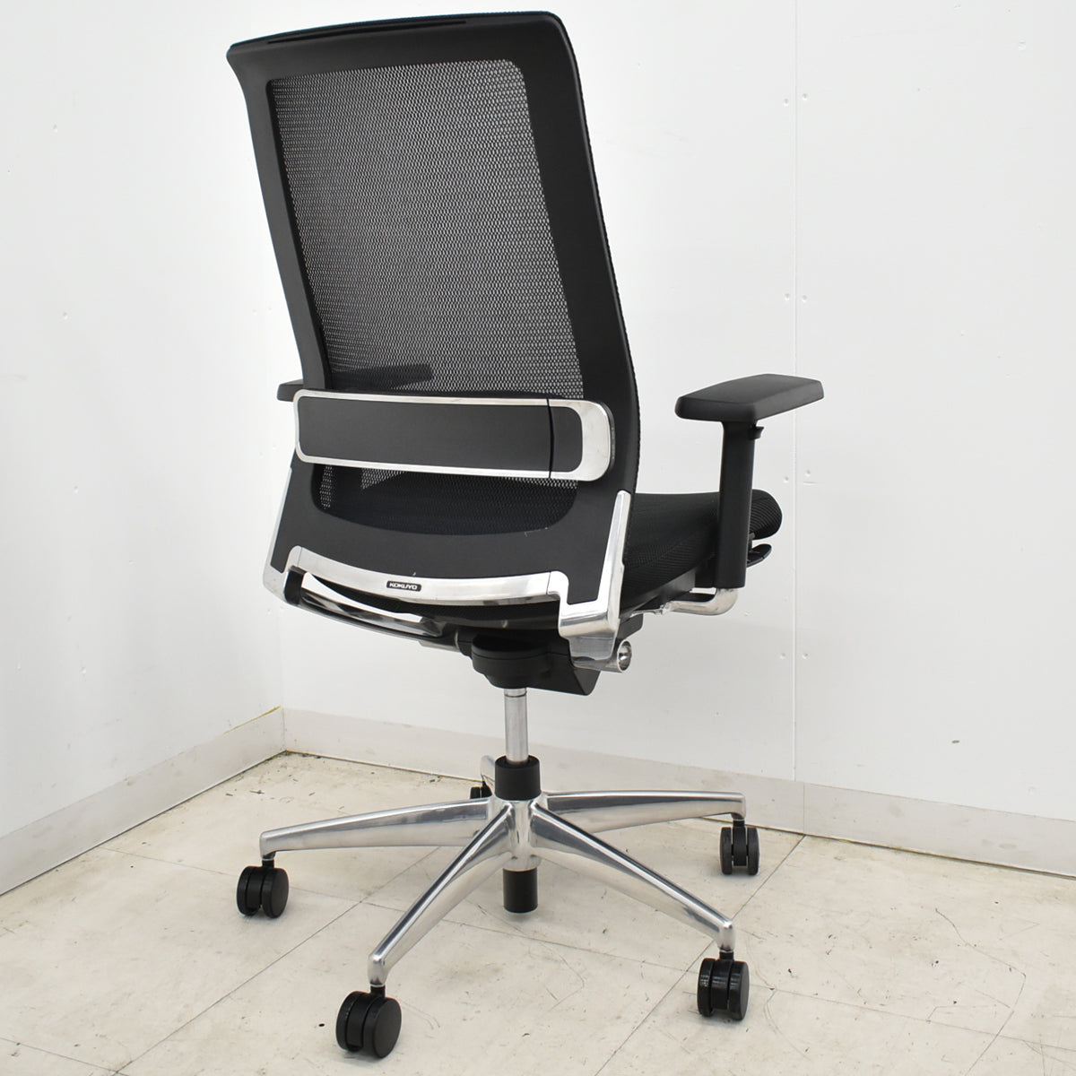 【中古】コクヨ　エアフォート　可動肘　エアランバーサポート　ポリッシュ　ブラック　2026052004【中古オフィス家具】