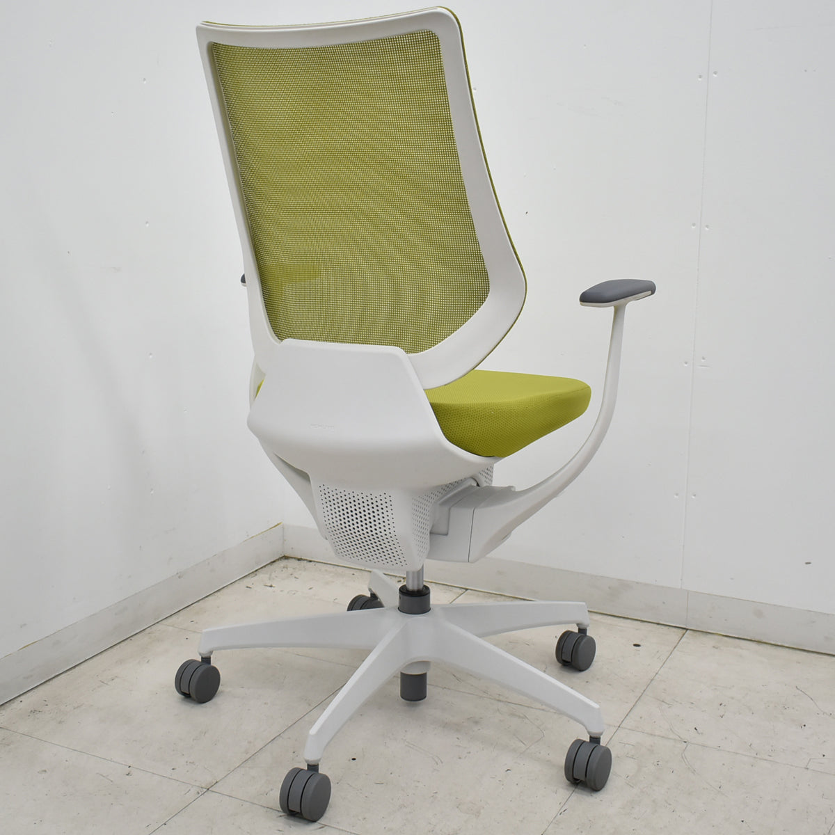 【中古】コクヨ　イング　固定肘　バーチカルタイプ　オリーブイエロー　2026052101【中古オフィス家具】
